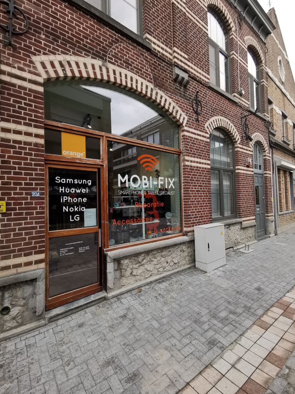 Bitcoin atm in the Mobi-Fix on Hoogstraat phono number 1