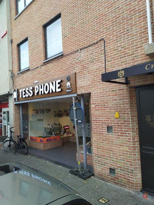 Bitcoin atm in the Tess Phone store on Stationsstraat, photo number 3