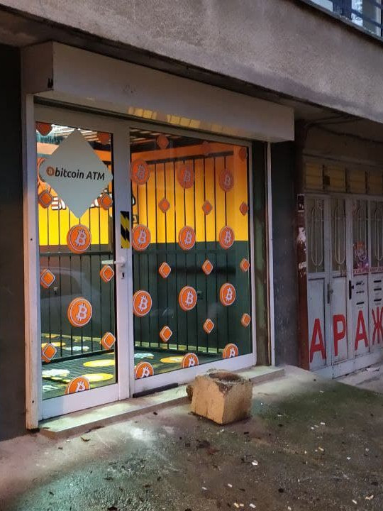 Банкомат за биткойни в помещението на улица 