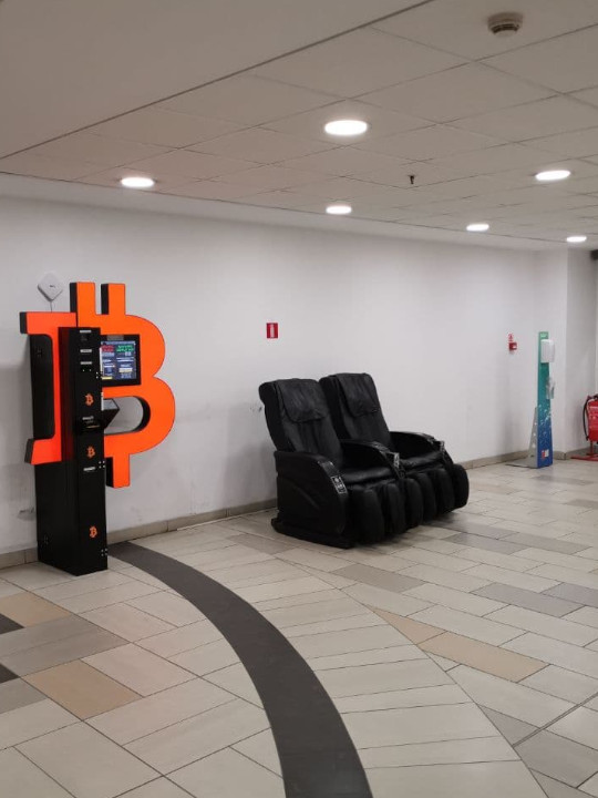 Биткойн банкомат в The Mall, снимка номер 3