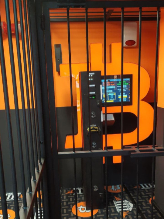 Банкомат за биткойни в помещението на ул. Дунав в Бургас, снимка номер 2