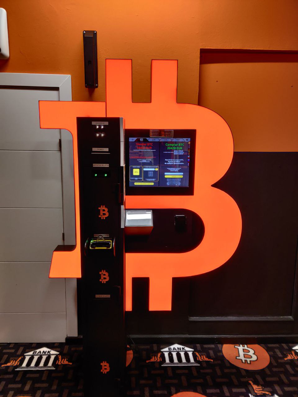 Cajero automático Bitcoin Barcelona - Badalona en el local de la Rambla Sant Joan, foto número 1