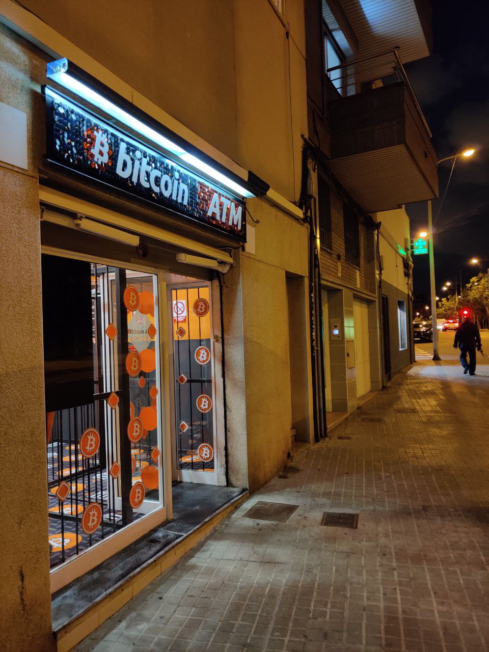 Cajero automático Bitcoin Barcelona - Badalona en el local de la Rambla Sant Joan, foto número 8
