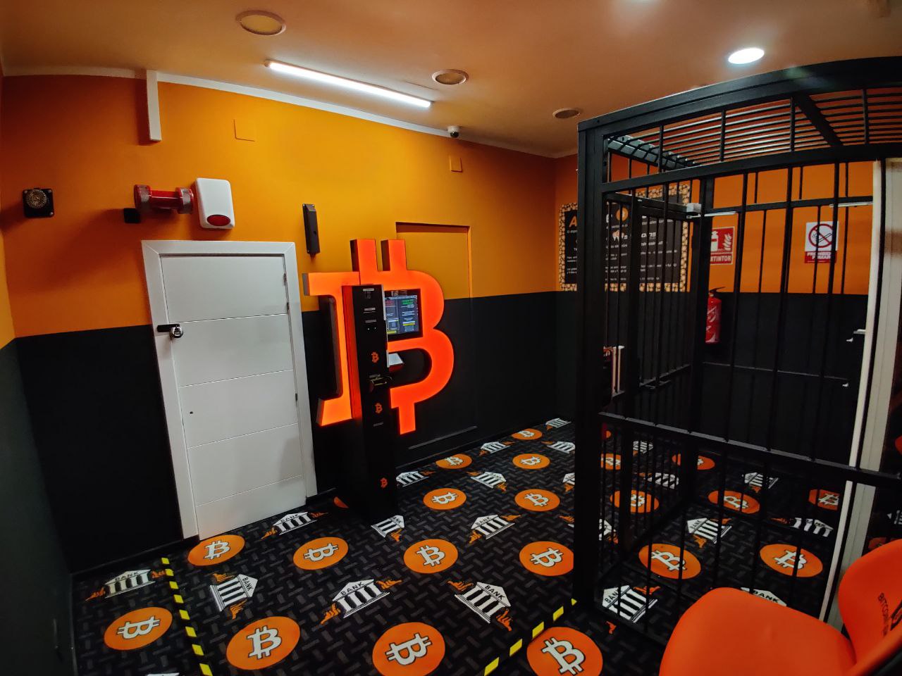 Cajero automático Bitcoin Barcelona - Badalona en el local de la Rambla Sant Joan, foto número 4