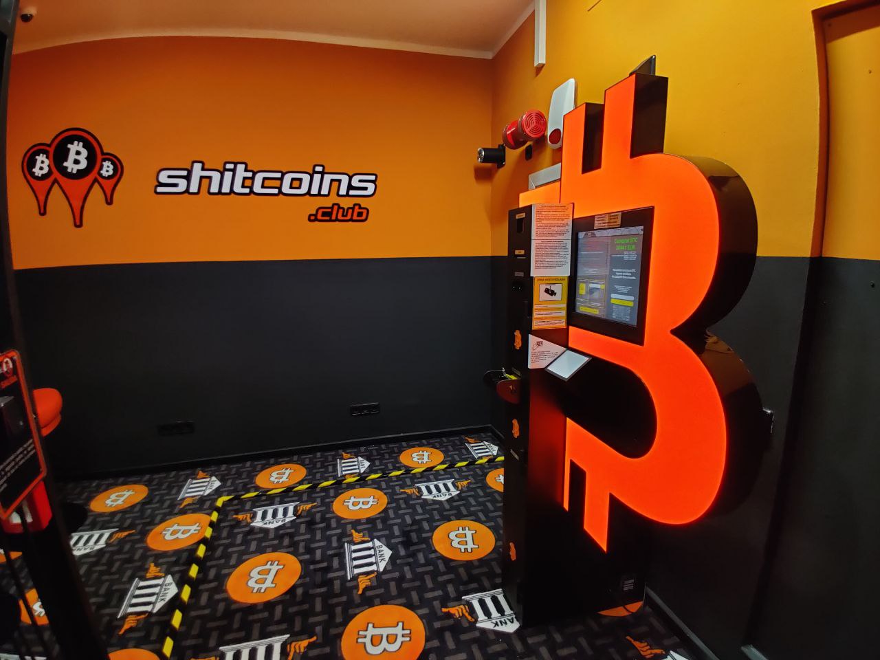 Cajero automático Bitcoin Barcelona - Badalona en el local de la Rambla Sant Joan, foto número 2