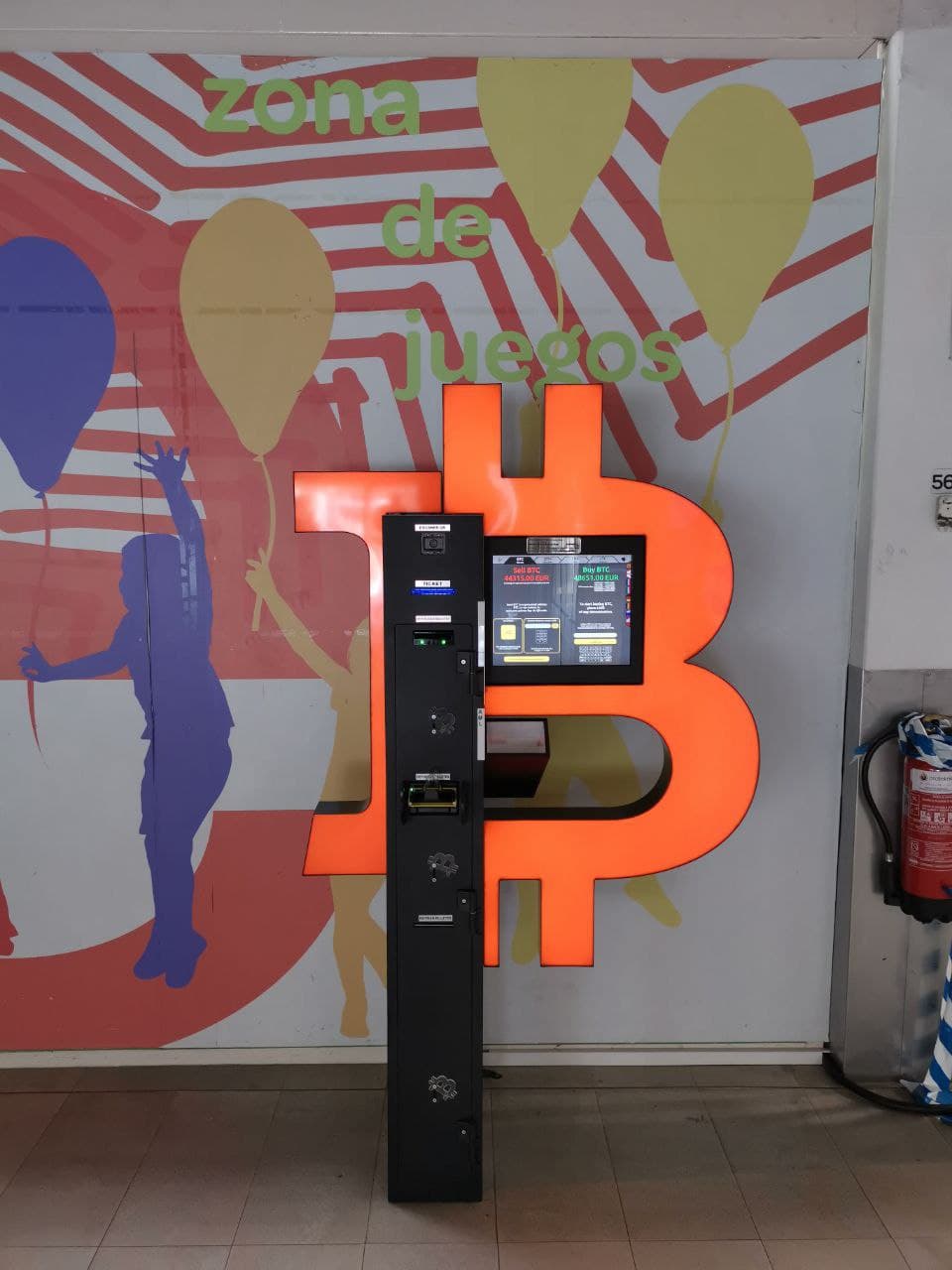 Cajero automático de Bitcoin en el centro comercial Carrefour Zaraiche, foto número 2