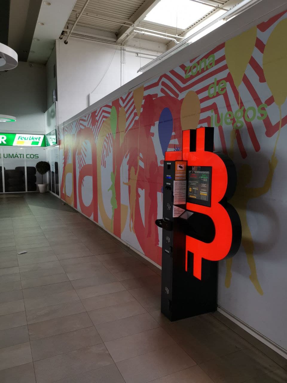 Cajero automático de Bitcoin en el centro comercial Carrefour Zaraiche, foto número 4