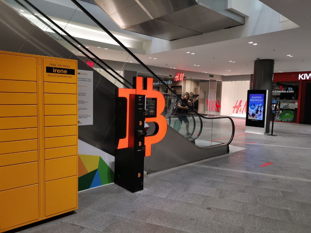 Cajero automático bitcoin en el centro comercial la fira, foto número 3
