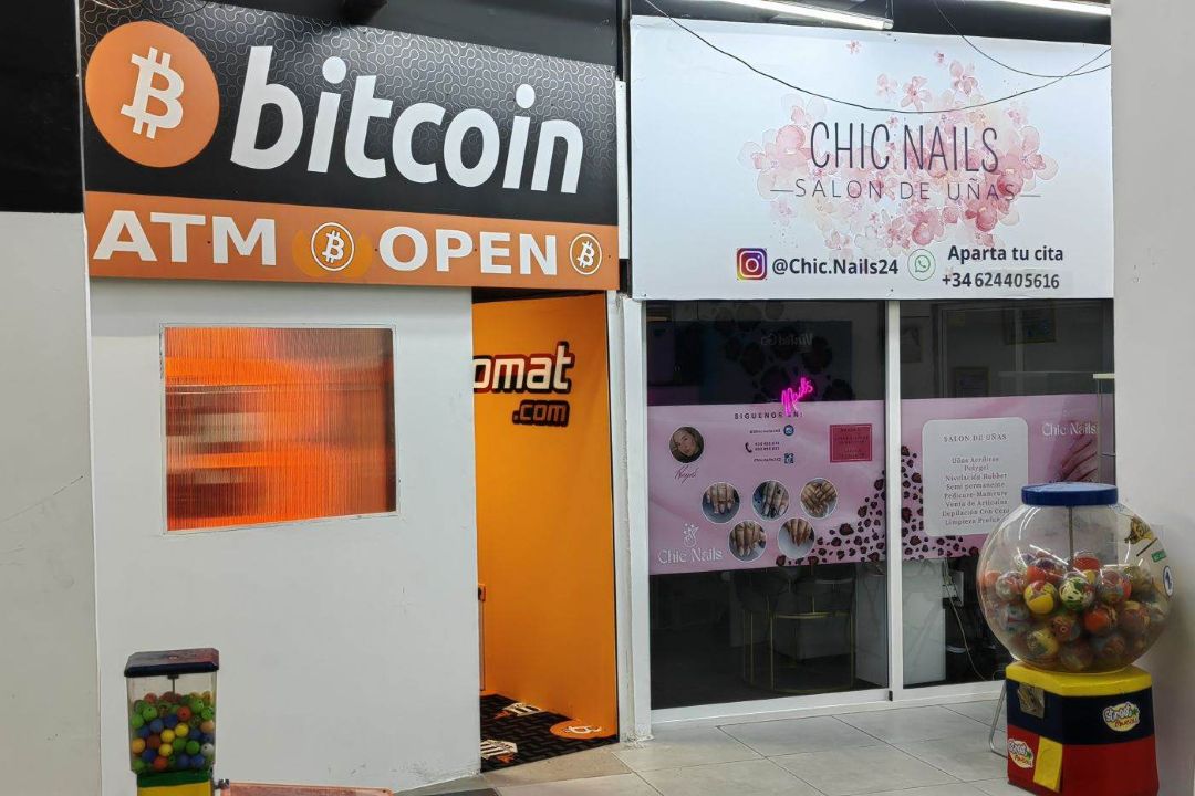 Cajero de Bitcoin Alicante en el local de la Somos Móvil, foto número 3