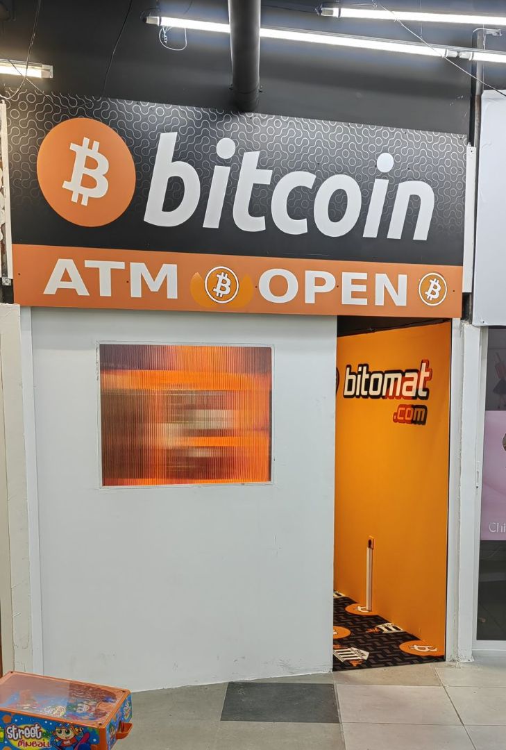 Cajero de Bitcoin Alicante en el local de la Somos Móvil, foto número 2