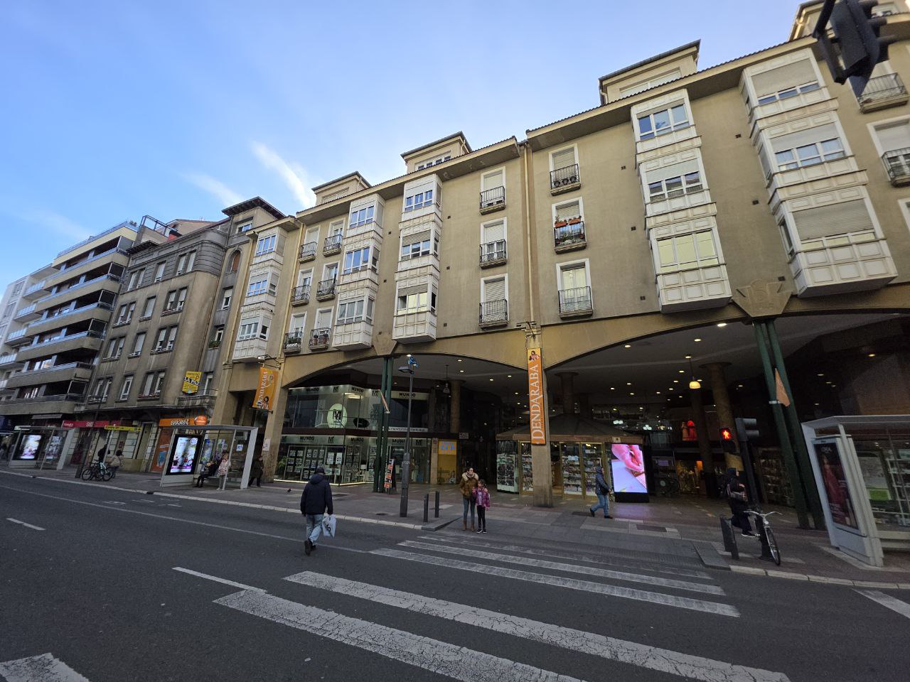 Cajero Bitcoin Bilbao en )CENTRO COMERCIAL DENDARABA foto número 5