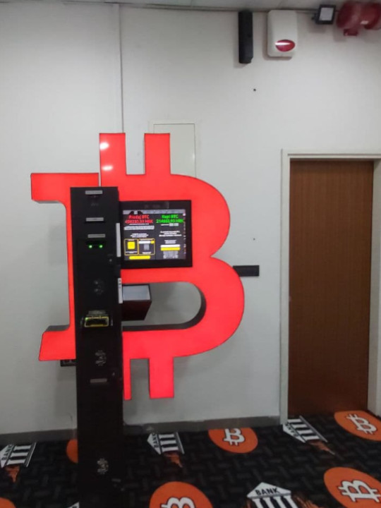 Bitcoin bankomat u prostorijama u ulici Stjepana Širole, fotografija broj 1