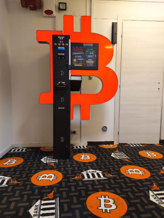 Bitcoin atm nei locali di Via Venti Settembre, foto numero 1