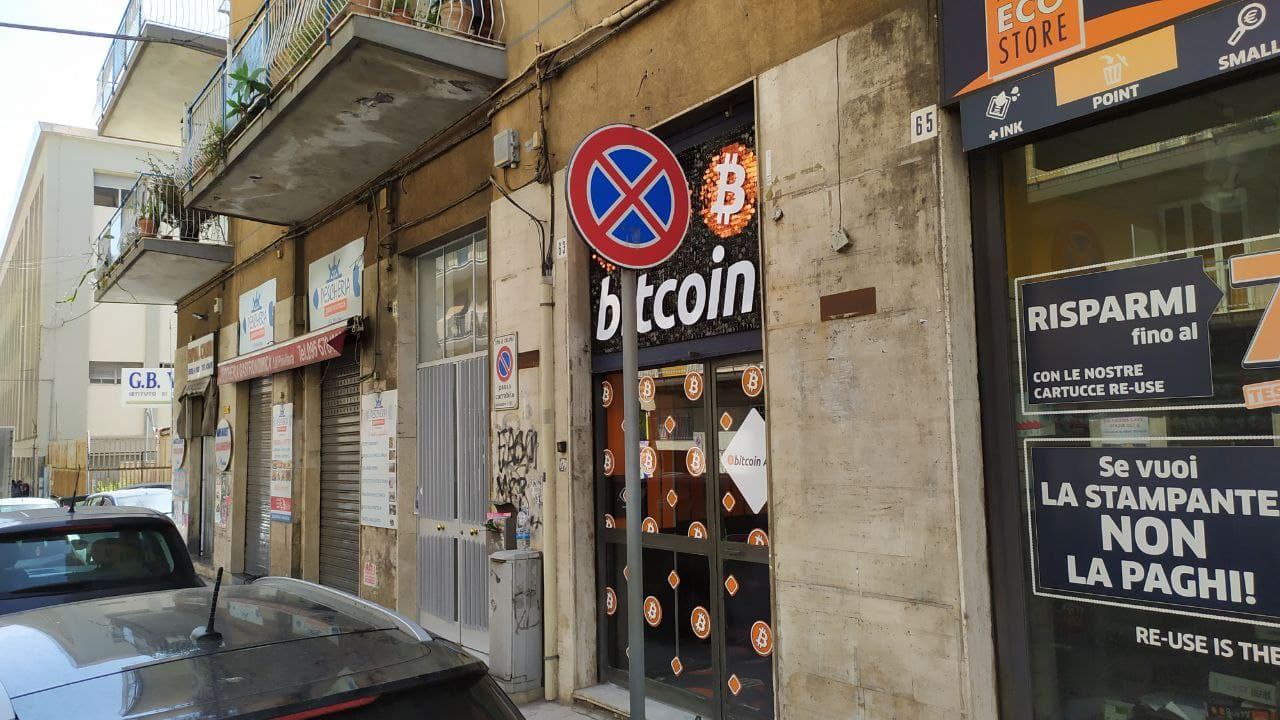 Bitcoin atm on Via Cesare Vivante 63 photo number  2
