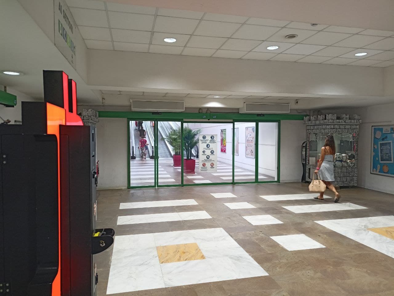 Bitcoin ATM nel Centro Commerciale Le Mura In foto numero 3