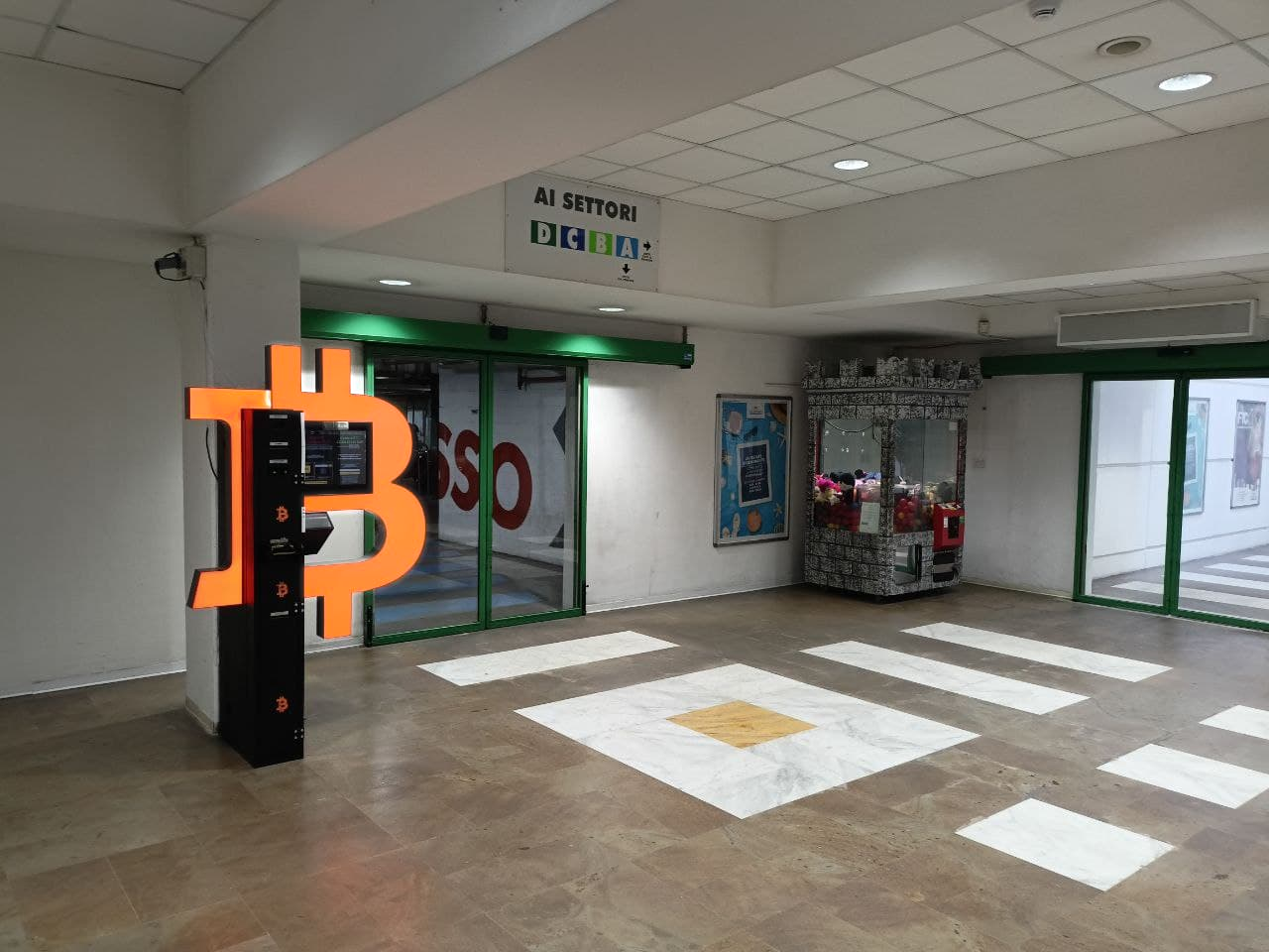 Bitcoin ATM nel Centro Commerciale Le Mura In foto numero 4