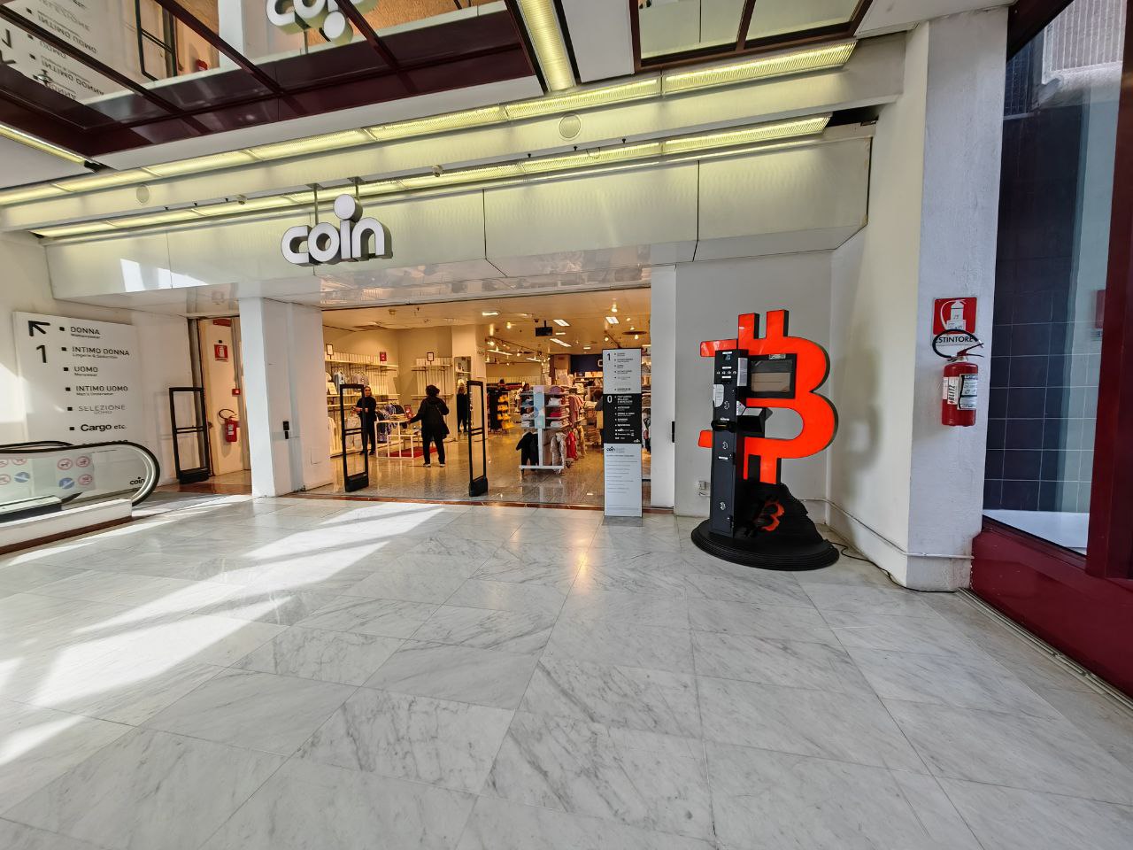 Bitcoin ATM Roma presso il Centro Commerciale CinecittàDue foto numero 3