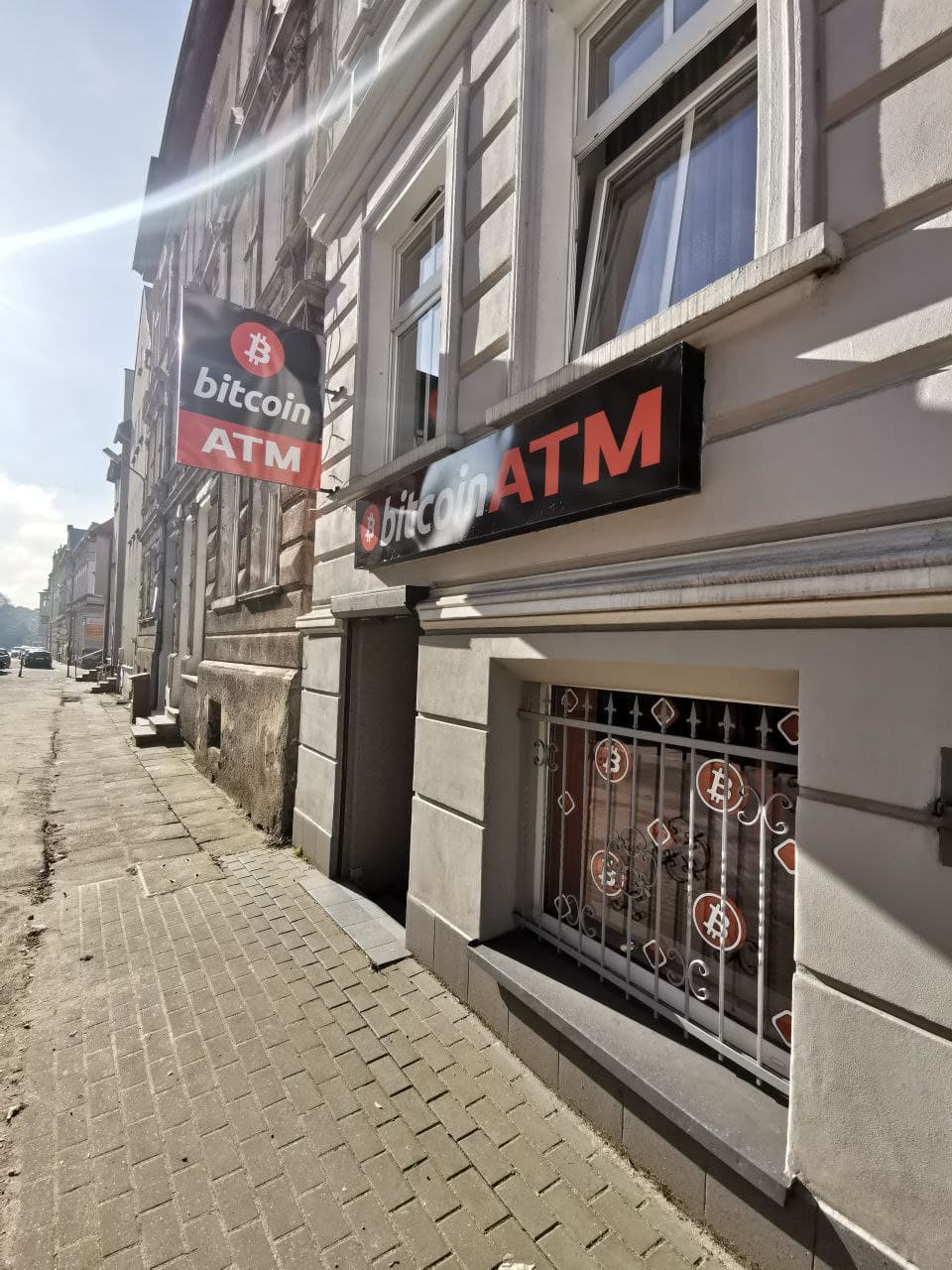 Bitomat w lokalu przy ulicy Modrzejewskiej 18  1