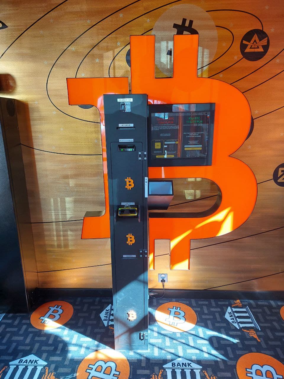 Bitomat w mieście Torun umożliwiający zakup i sprzedaż BTC, ETH, LTC, TRX, USDT. 4