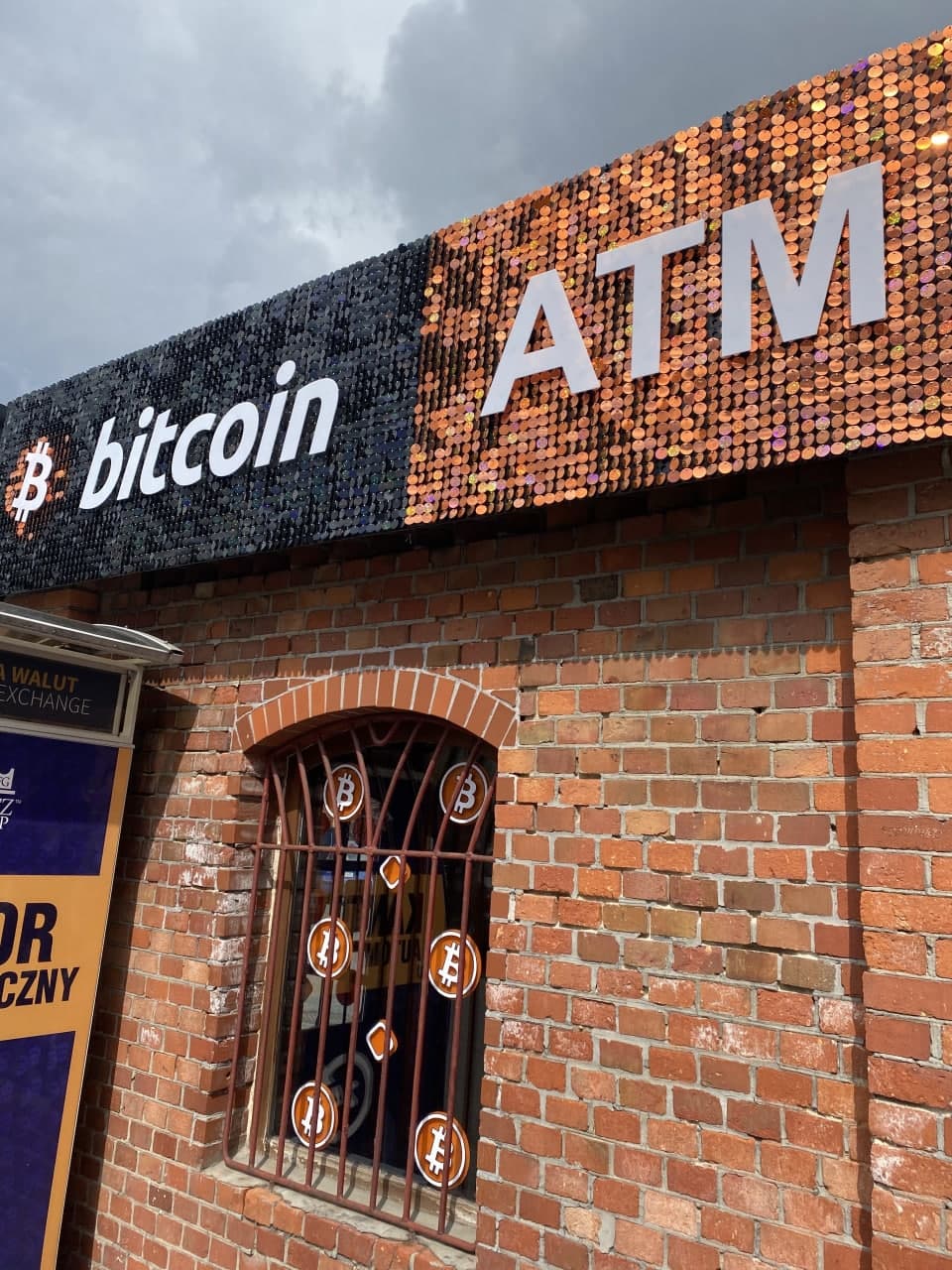 Bitomat w mieście Torun umożliwiający zakup i sprzedaż BTC, ETH, LTC, TRX, USDT. 5