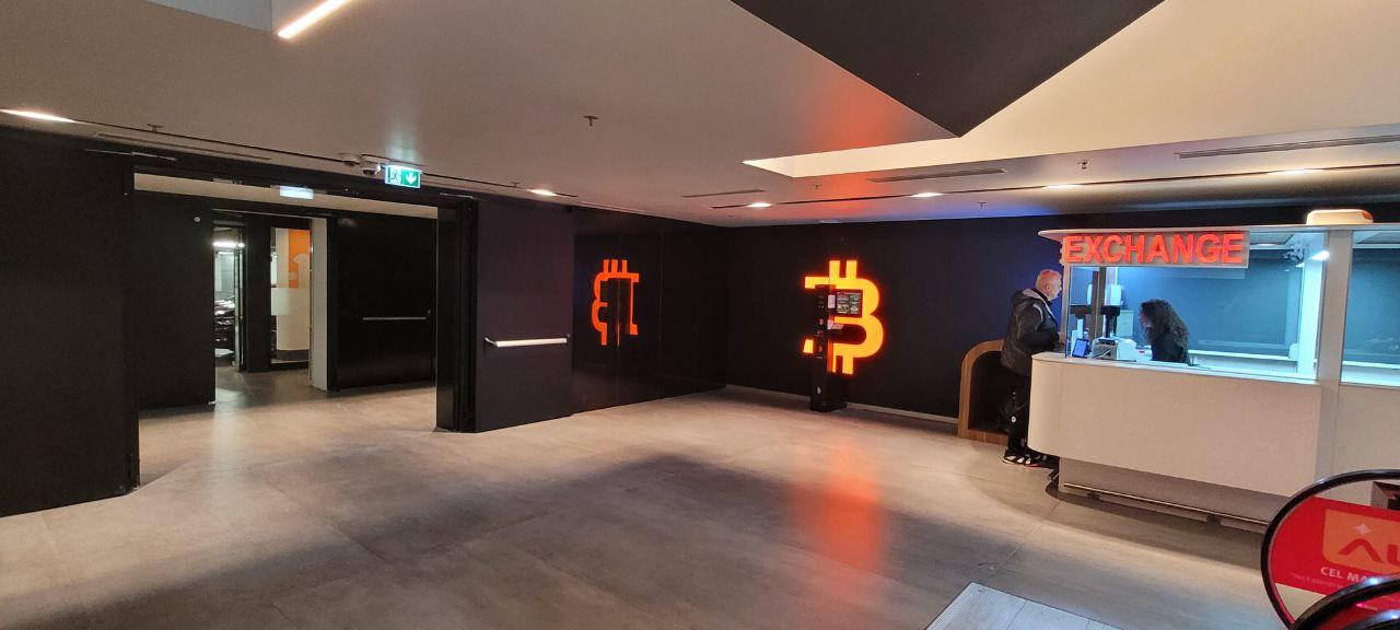 Bancomat Bitcoin în AFI Brasov Mall fotografia numărul 4