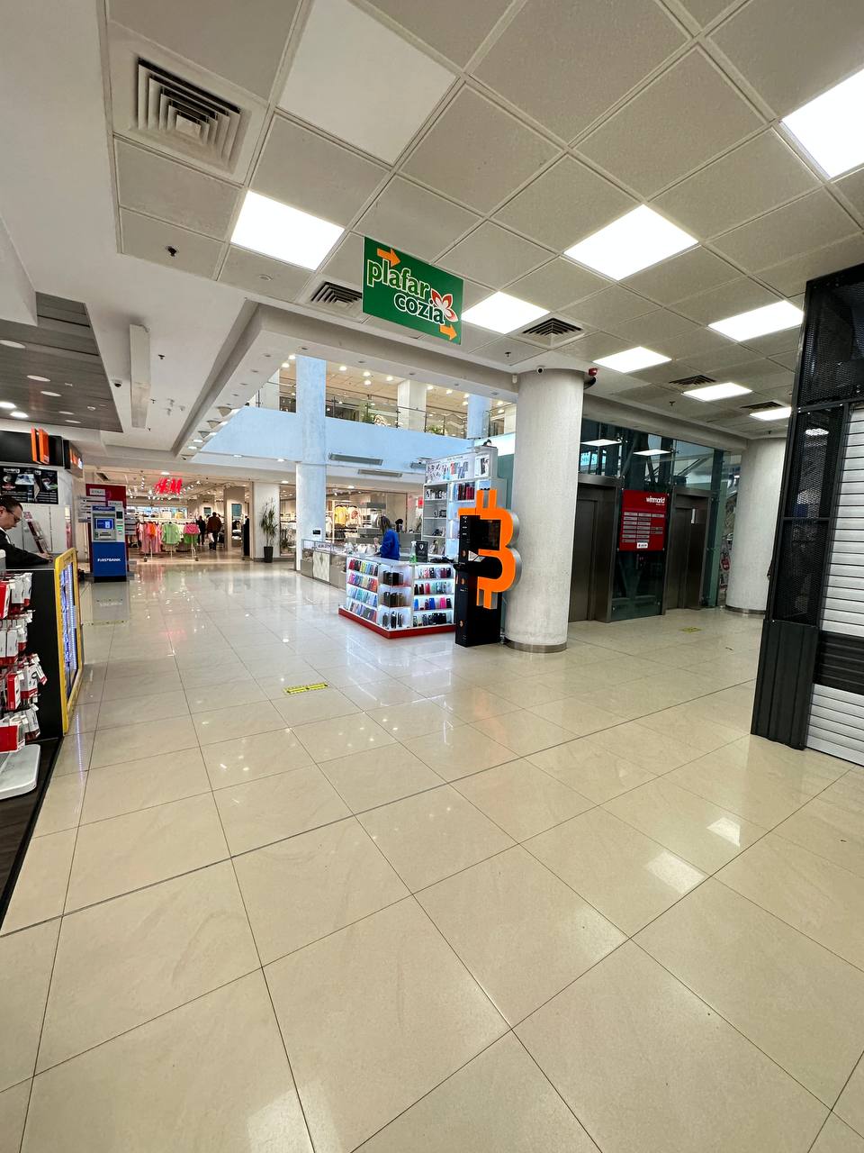 Bancomat Bitcoin în Winmarkt Ramnicu Valcea fotografia numărul 5