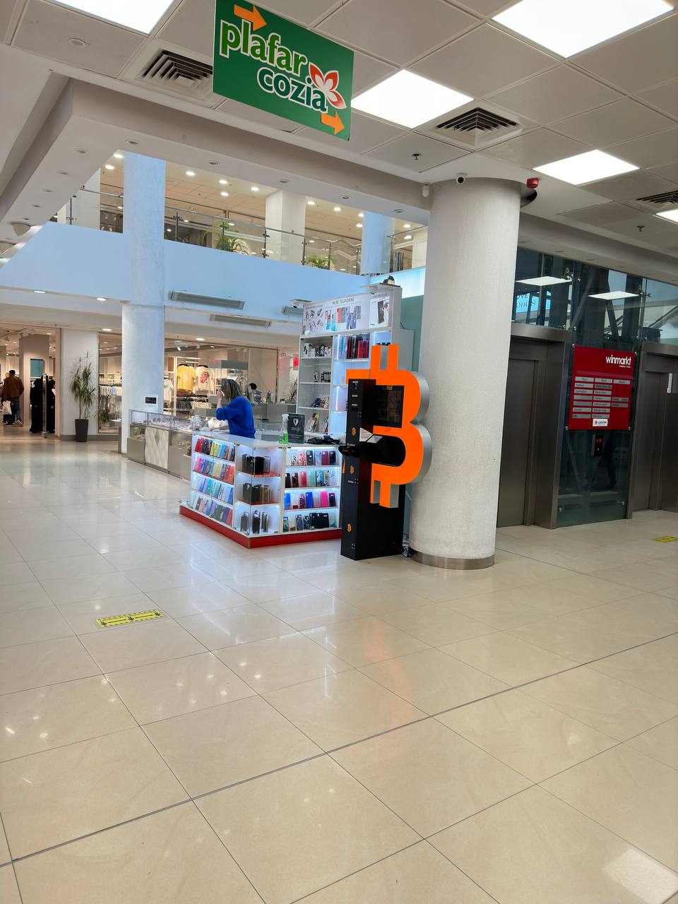 Bancomat Bitcoin în Winmarkt Ramnicu Valcea fotografia numărul 6