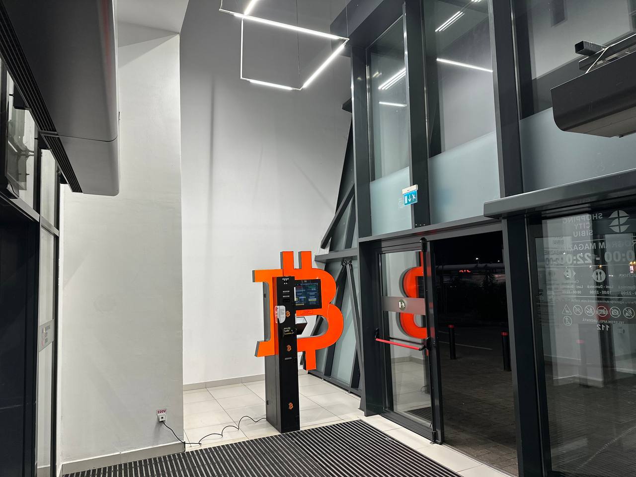 Bancomat Bitcoin Sibiu în Auchan Shopping City Sibie, fotografia numărul 3