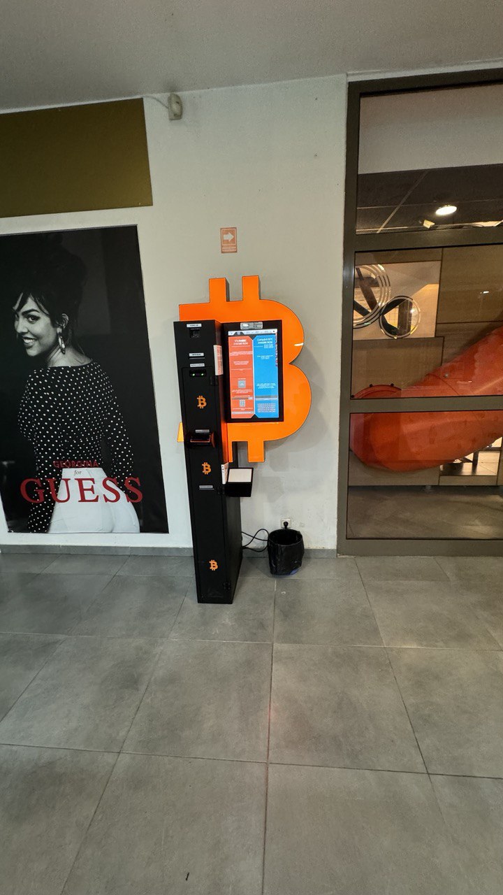Bancomat Bitcoin în Centrul Comercial Crișul foto numărul 4