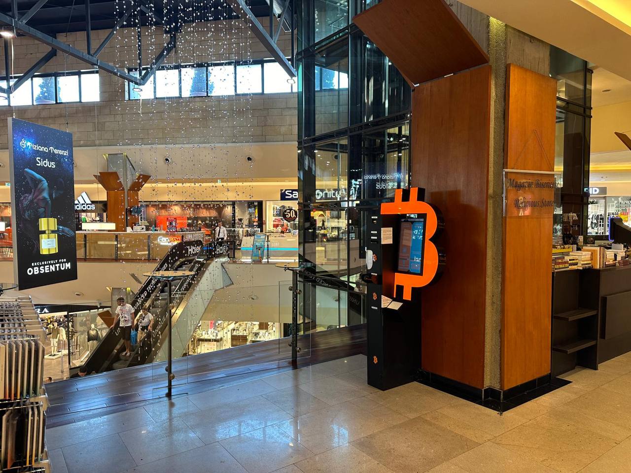 Bancomat Bitcoin la Iulius Mall foto numărul 2