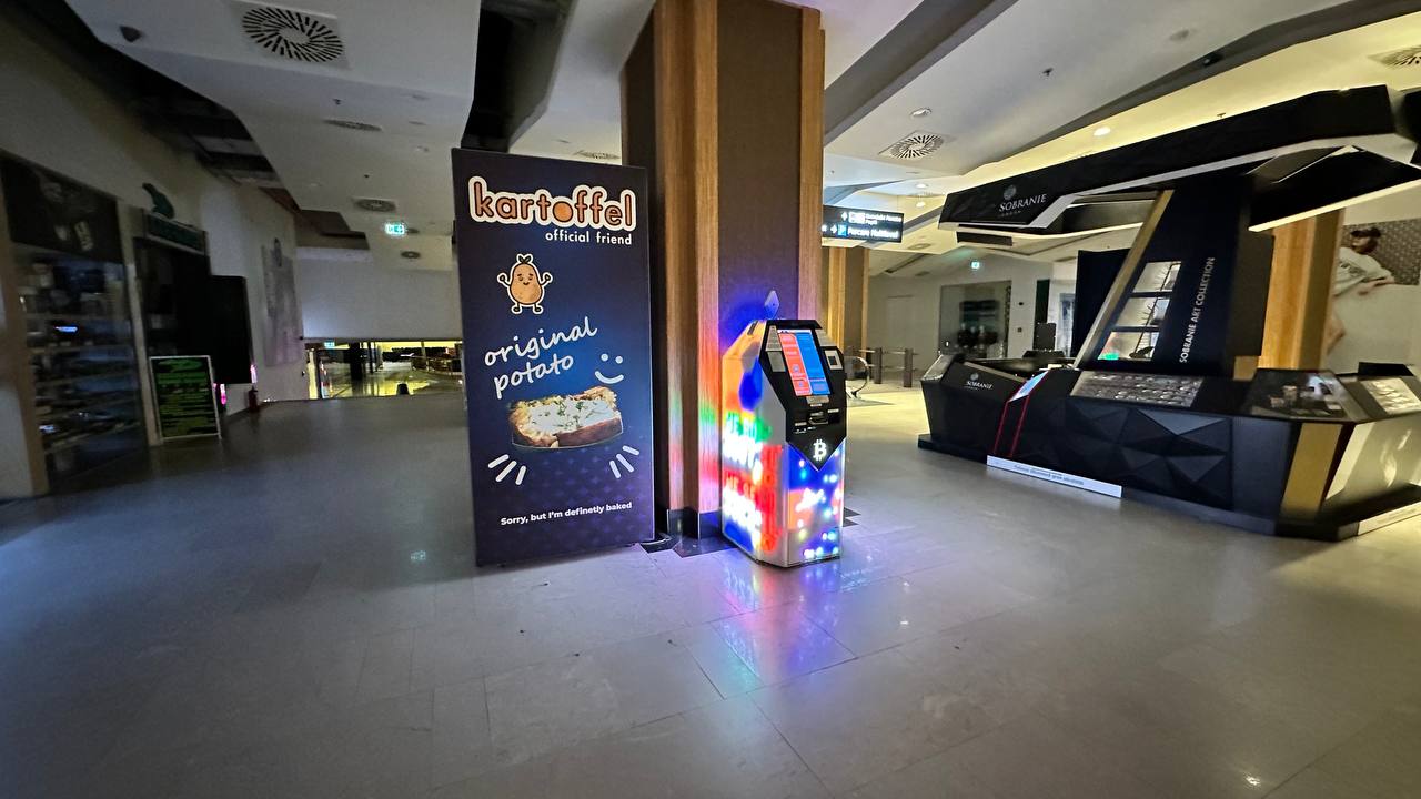 Bancomat Bitcoin la Iulius Mall foto numărul 2