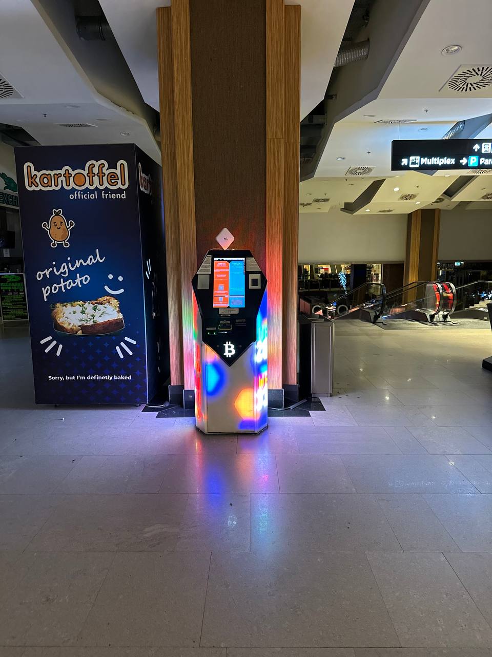 Bancomat Bitcoin la Iulius Mall foto numărul 3