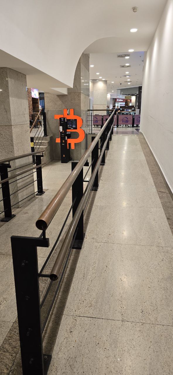 Bancomat Bitcoin în Palas Mall Iași foto numărul 3