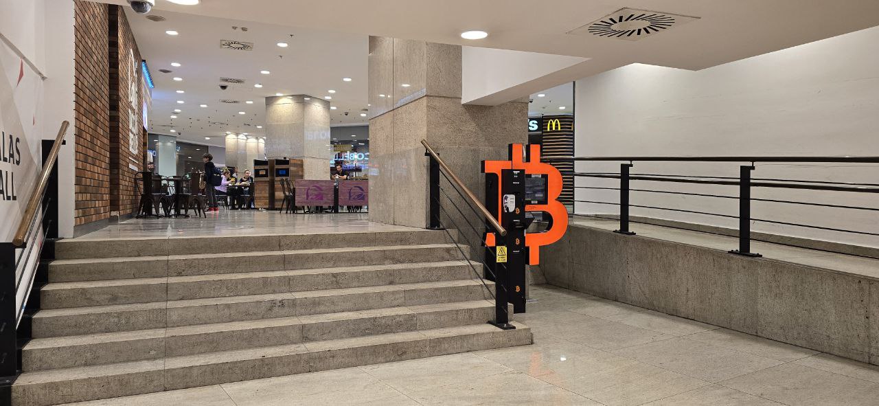 Bancomat Bitcoin în Palas Mall Iași foto numărul 2